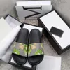 Sandały designerskie Włochy Kapcie Paryż nowe gumowe slajdy Sandały Brocade Brocade Mężczyźni Mężczyźni Płaskie dna Flip Flip Flops Modna pasiastka Plaży Women Slipper