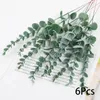 Decoratieve bloemen 6 stks gesimuleerde eucalyptus blad plastic kunstmatige groene plant thuisdecoratie faux groene takken bladeren