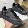 Womens Designer senaste låga topp sneakers rutigt mönster elastiskt nylonmaterial övre lapptråd trådnätfoder logotyp graverade gummisula casual skor storlek 35-45