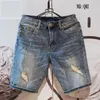 Summer Mens Korean Fashion Hole Bands Balts de denim Breas Blue Blue Cargo Jeans Shorts pour hommes 240428