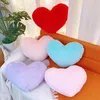Oreiller des oreillers en forme de coeur à fourrure pour décoration de chambre à coucher pour la maison