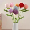 Fiori decorativi a maglia fiore di rosa tulipani finti bouquet decorazione matrimoniale all'uncinetto intrecciato a mano tavolo da casa decorare