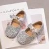 Scarpe per matrimoni per ragazze Silver Bling Mary Janes Gold Cloth Shoe Princess Scarpe Childrens Flats Kids Baby Dance Show Party 418A 240416