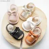 Sandalen pasgeboren klassieke wandelschoenen zomer meisjes ademende sandalen vaste kleur boog tuinschoenen non slip rubber zolen baby schoenensl240429