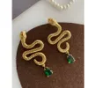 Boucles d'oreilles bijoux modernes Neignel Boucles d'oreilles de serpent Personnalité Cool Metallic Gold Couleur en verre vert Lignes d'oreilles pour femmes Gift 230831