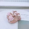 Sandalen Sandalias Baby Girls Sandalen 2023 Nieuwe Summer Sweet Flower Pearl Princess Shoes Soft Solel240429