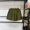 Designer de shorts femininos 24 início da primavera de primavera elástica cintura elástica contraste colorido triângulo verde shorts versáteis casuais para mulheres