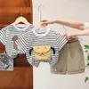 Ensembles de vêtements Ensemble pour tout-petit 2024 Vêtements pour bébé d'été 12 à 24 mois Cartoon T-shirts à manches courtes à rayures et shorts Tenue de 2 pièces garçons