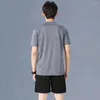 メンズトラックスーツアクティブウェアセットカジュアルスポーツウェアOネックTシャツワイドレッグショートパンツストライププリントサッカー衣装