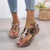 Klädskor kvinnors sandaler kil sexig leopard tryck 2024 sommar mode strand flip flops klassisk romersk