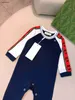 Nuove tute neonate Design di giunzione a più colori Design per bambini Dimensione di abbigliamento da 52-90 cm Abito da strisciatura per bambini a maniche lunga