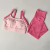 Alta intensidade de bloqueio de cores Cross Back Integrated Yoga Conjunto de ioga 2pcs Esportes de roupas íntimas altas e levantamento de elevação do quadril 240428