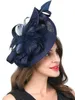 Chapeaux à bord large chapeau seau 2023 Nouveau tèvre pour femmes charme de charme kentucky derby charme chapeau plume fleur charme de mariage cocktail y240426