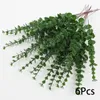 Decoratieve bloemen 6 stks gesimuleerde eucalyptus blad plastic kunstmatige groene plant thuisdecoratie faux groene takken bladeren