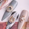 10pcs / lot Luxury 3D Hollow Bow Zircon Alloy Nail Art Crystal Metal Manucure Nails de bricolage Accesorios fournit décorations charmes 240415