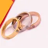 Love Ring Men and Women Women Luxury and Exquise Ring Red Diamond Ring Couple féminin 18k Rose Gol avec chariot anneaux originaux