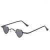 Lunettes de lunettes extérieures Personnalité coeur Cadre PC Cadre Resin Lentes Small Glasses Alloy Sunglasses Mini For Men