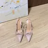 فستان أحذية Slingback عالي الكعب الدانتيل لأحذية ضحلة القطع للنساء الصنادل منتصف الكعب شبكة أسود مع Bowtie تطريز شعار باريس أحذية مطاطية حقيقية الجلود حزام الكاحل