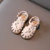 Sandaler flickor sandaler med kinesisk stil broderad sommar ny baotou mode mjuk ensam mjuk ensambarn barnskor barn skor