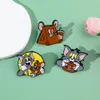 filme de infância Cats Catch Mouse Badge Cute Anime Filmes Games Hard Pins de esmalte coletam Cartoon Broche Backpack Hat Bag Gollar Lapel Badges