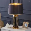 Masa lambaları Nisan Çağdaş Seramik Lamba Lüks Oturma Odası Yatak Odası Başucu Masa Işık El Mühendislik Dekoratif