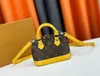 M46895 M82717 M46895 Nano mini shell pacsdulder bag clutch handbag leather crossbody packages designer bags