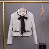 Högkvalitativ liten doft tweed kostym för kvinnor höst mode enkelbröst båge kort kappa och minikjol tvådelar set 240425