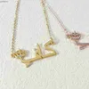 Naszyjniki wiszące spersonalizowane arabską koronę Diamentowe Nazwa Naszyjka ze stali nierdzewnej 18K Gold Slated Wiselant Dostosowany kobiet