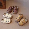 Sandalen Baby Sandalen Zomer Baby en kleuterschoolschoenen Comfortabele kinderen Casual Sandals Soft Sole Anti Slip Girls First Walking Shoesl240429