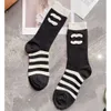 Frauensocken Strümpfe Luxusdesigner Feste Farbe für Frauen Ins Socken