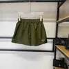 Designer de shorts femininos 24 início da primavera de primavera elástica cintura elástica contraste colorido triângulo verde shorts versáteis casuais para mulheres