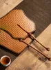 Decoratieve beeldjes Handgemaakte bamboe geweven cirkelvormige ventilator palmbladdoek rand retro stijl verfgreep Japans