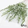 Decoratieve bloemen 6 stks gesimuleerde eucalyptus blad plastic kunstmatige groene plant thuisdecoratie faux groene takken bladeren