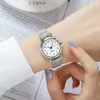 Montre-bracelets Simple Korean Version Femme Watch Student Digital Compact Compact en acier inoxydable STRAP DE TRAPE