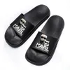 Karl Lagerfield 여성 고무 슬라이더 디자이너 패션 슬라이드 고급 신발 플립 플립 Mens Tazz Slipper 패션 캐주얼 한 여름 해변 아파트 샌드 데일 로퍼 dhgate