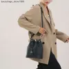 Designer varumärke rabatt grossist fashionabla hinkväska 2024 trendig handväska kvinnors klassiker en axel sned strävan