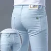 Hösten 2023 Produkt Jeans Mens Slim Fit Small Straight Ben Fashion Märke Mångsidiga elastiska byxor High End European varor