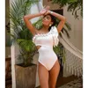 Swimwear Women 2024 Sexy Solid Yellow One Piece Swimsuits pour les femmes épaules Poussez les maillots de bain Bodys Bodys Bodys Beach Wear