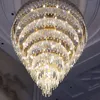 Crystal Chandelier dans le salon de la villa duplex, lustre en spirale, lustre de salon de luxe moderne