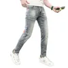 End High Vintage Haftowane modne dżinsy dla mężczyzn 2023 Lekkie luksusowe swobodne modne marki potargane i przystojne spodnie