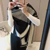 Hochwertiger Kaschmir Jacquard Designer Schal - Damen Mode -Strick -Schal mit klassischem Buchstabenmuster Hijab Sciarpa