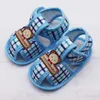 Sandalen Sommerbaby Schuhe Mädchen Sandalen bunte schlichte gemusterte Cartoon-Bären Kinder Erste Walker weiche Solte Kinderschuhe 0-18ml240429