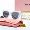 Lunettes de soleil de plage Fashion Femme Mens Lunettes de soleil Cat Eye Nouvelles Lunettes Lunes Mui Mui Luxury Brand Polarize Man Sun Glasse