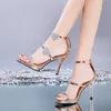 2024 Buty damskie Back Zip Women Sandals Fashion Peep Toe Party Sandal Cover Obcas Stiletto Zapatos 240424