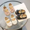 Sandales Chaussures en cuir pour enfants Chaussures décontractées pour les tout-petits chaussures de petites filles 2024 printemps automne new princess perls bowtie