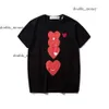 Spela skjortor Fashion Mens T-shirts Commes Designer Red Heart Shirt Casual Tshirt Commes Play T Shirt Polo Sleeve Summer T-shirt Asiatisk storlek S-3XL 287 836