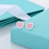 2024 Nowa designerska luksusowa marka biżuteria Emalia Emalia Blue Heart w kształcie litery Różowe kolczyki serii T dla kobiet