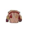 Ins Ethnic Style Mała torba dla kobiet 2023 Summer Nowy styl modny prosty słodki ramię tkany torba do wiadra Tassel