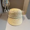 Designer Straw Hat Women Beach Beret Elegant Pearl Decorated Hat For Ladies Handgemaakte stro geweven hoed Holiday Vacation Sunshade Hat