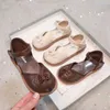 Sandaler flickor sandaler broderad kinesisk knutkrok ser ihåliga ut andningsbara barn antislidning mjuk botten rund tå flickor skor